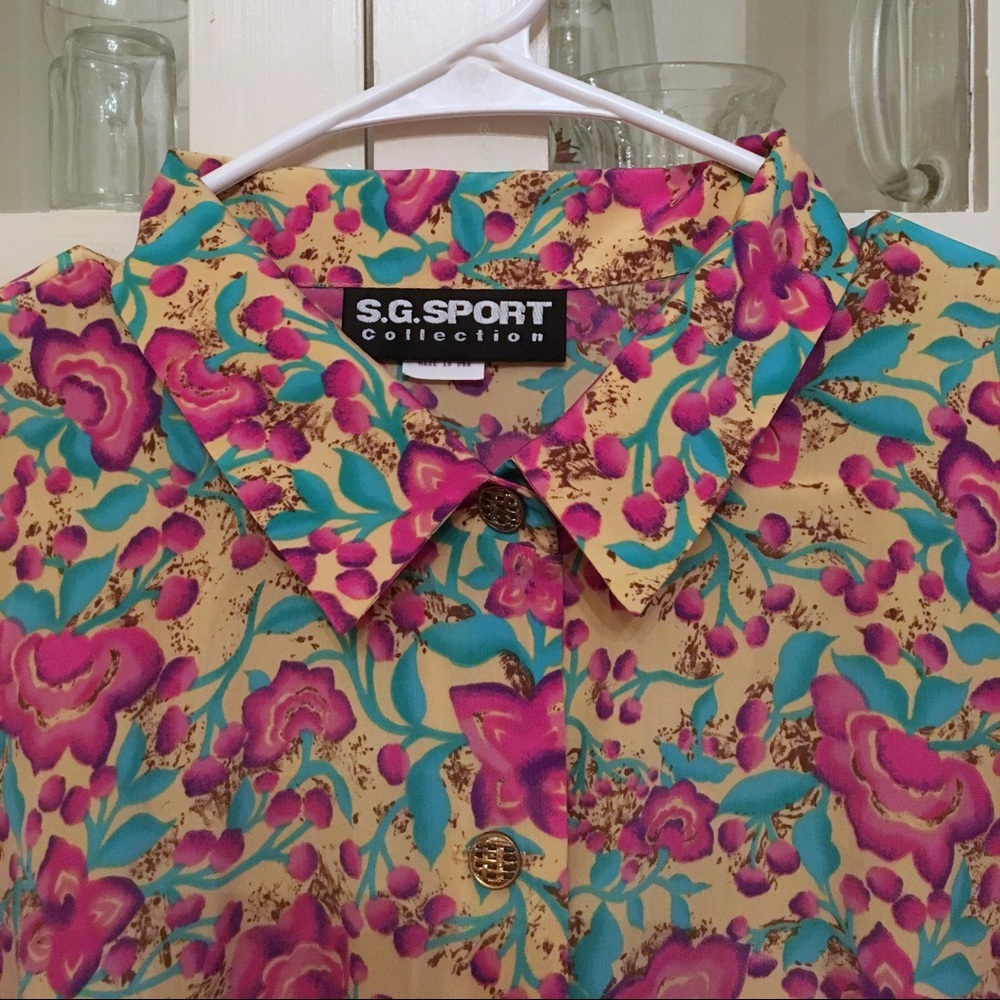 S.G. Sport Collection 2X (22W/24W) Floral button down blouse